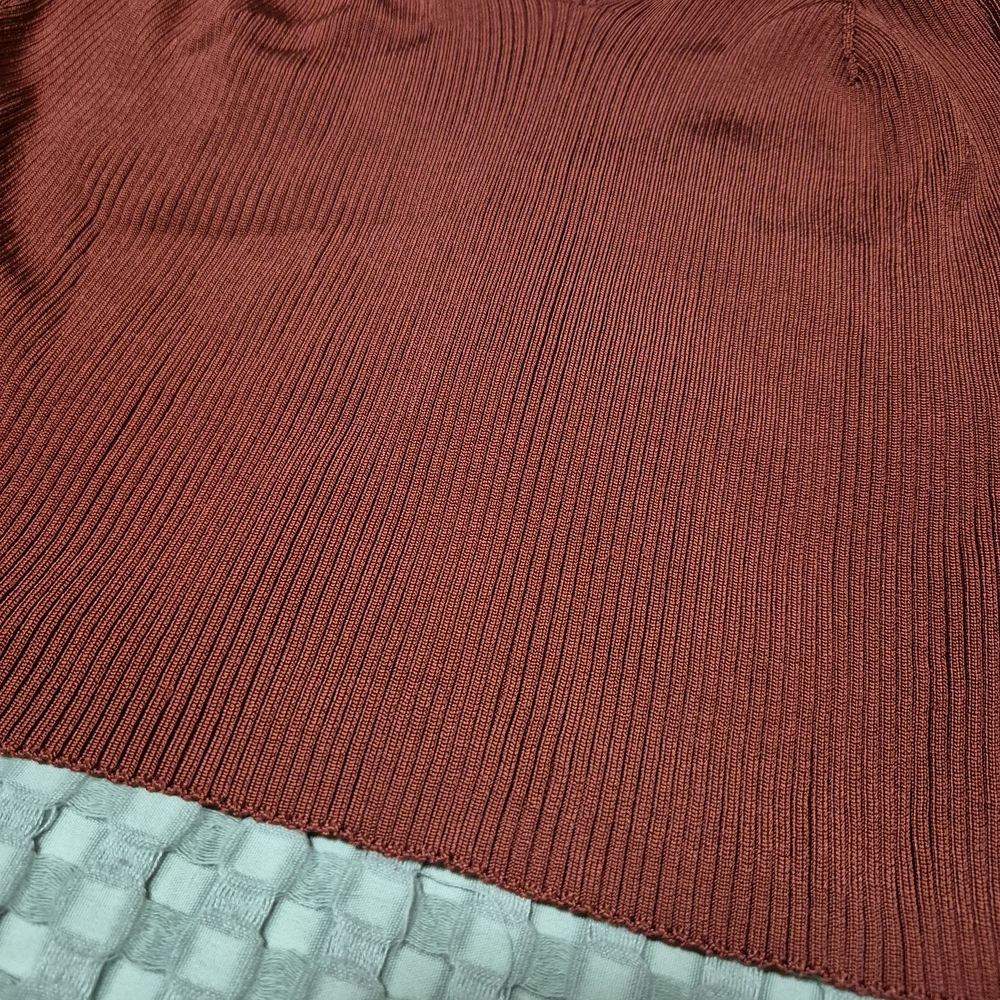 Pinque Red Ribbed Knit Tank Top - Picture 4 of 6